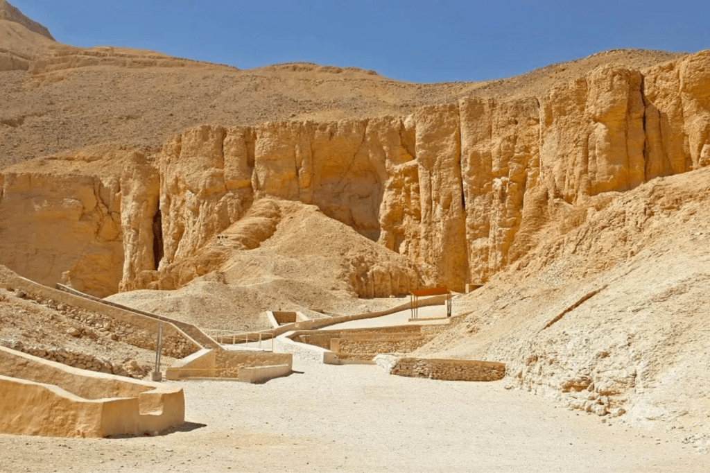 Valley of the Kings on Luxor Day Trip – East and West Bank Tour