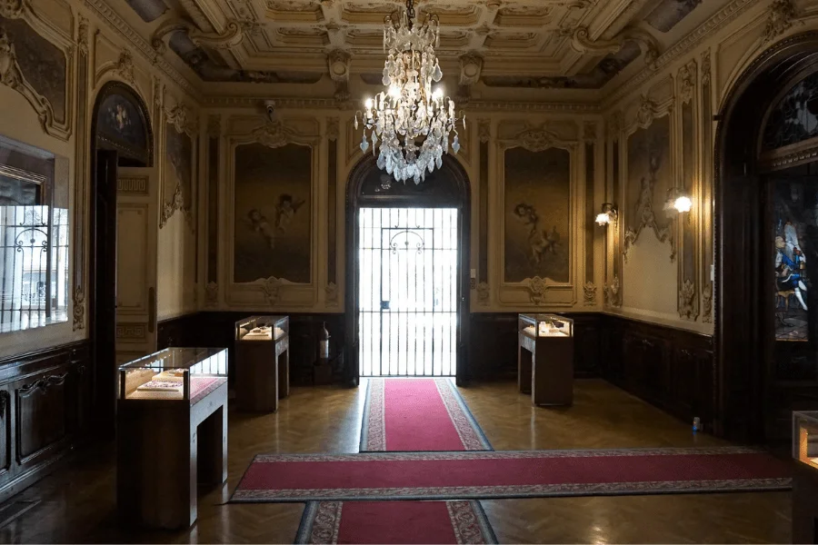 Royal jewelry museum, interior view. Egypt Tours Group.