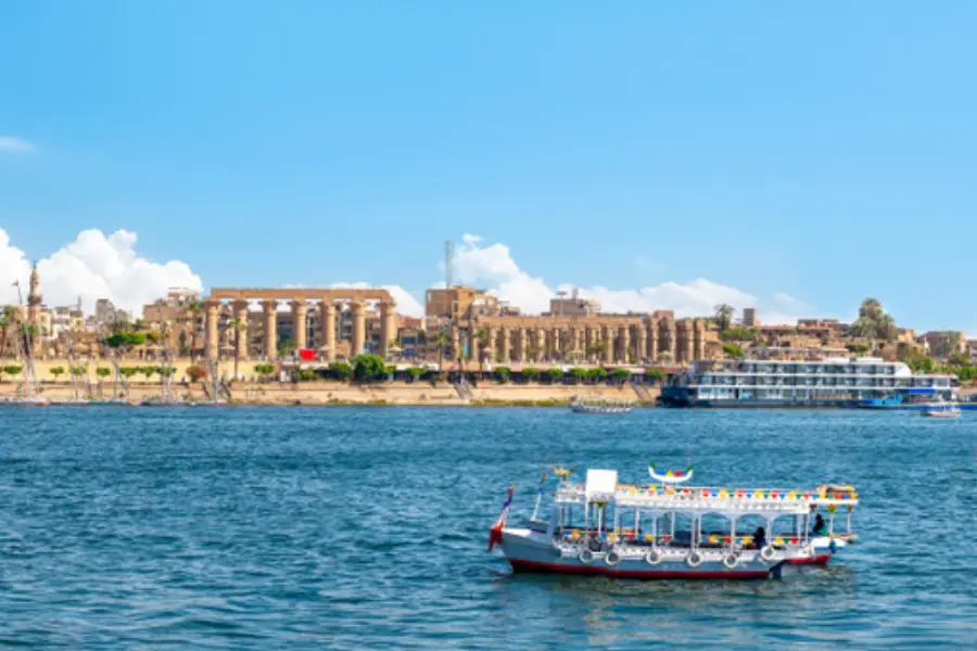 Travel from Cairo to Aswan and continue your journey with a Nile cruise to Luxor